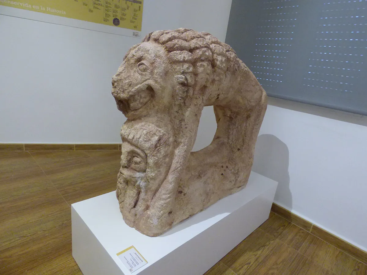 Trono Santa María Magdalena de Hellín. Autor: Coullaut Valera</p>
<p>DISEÑAMOS TRONOS NUEVOS Y RESTAURAMOS LOS ANTIGUOS<br />
Por nuestro taller han pasado numerosas obras, así como elaboración de tronos de nueva creación y la restauración de tronos antiguos.</p>
<p>Habitualmente colaboramos con tallistas para dorar sus piezas y diseñamos tronos de nueva construcción que ellos mismos ejecutan.</p>
<p>Especial importancia tienen los trabajos realizados por nuestro equipo de  doradores con una amplia experiencia en la técnica del dorado al agua siguiendo las técnicas tradicionales.</p>
<p>También se realizamos trabajos con oro falso, tanto al agua como al mixtión.</p>
<p>Trono Santa María Magdalena de Hellín. Autor: Coullaut Valera